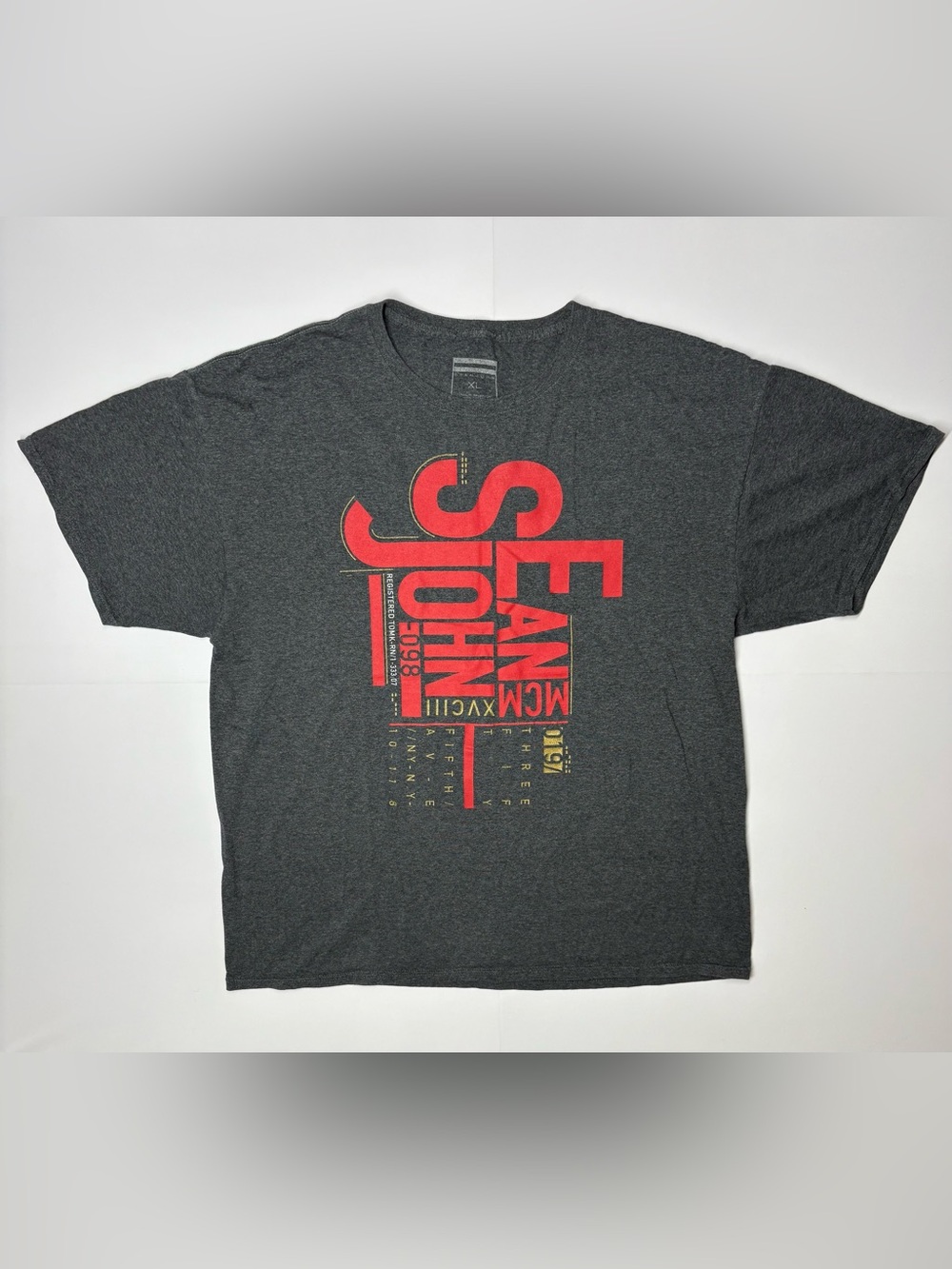 Sean John Heather Charcoal Short-Sleeve Tee with Red Graphic